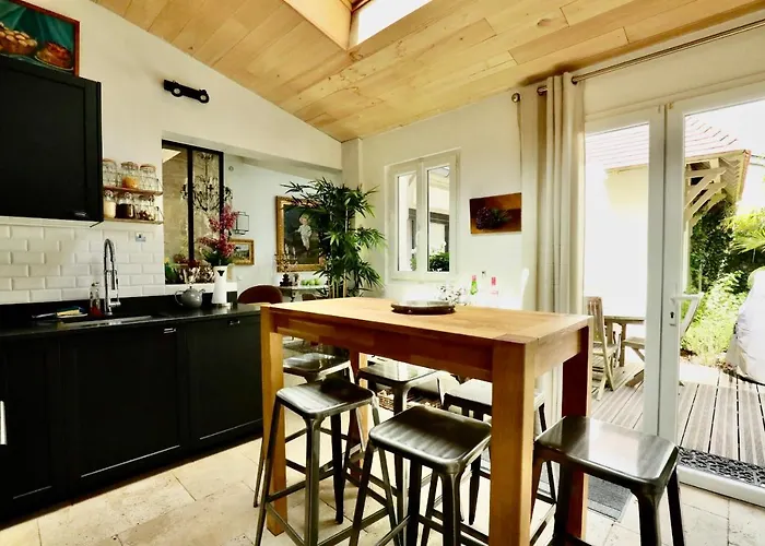 Maison De Charme A Cote De L'hippodrome Holiday home *